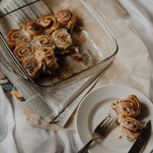 Load image into Gallery viewer, 'Cinnamon Bun' Candle – Bakery Candle